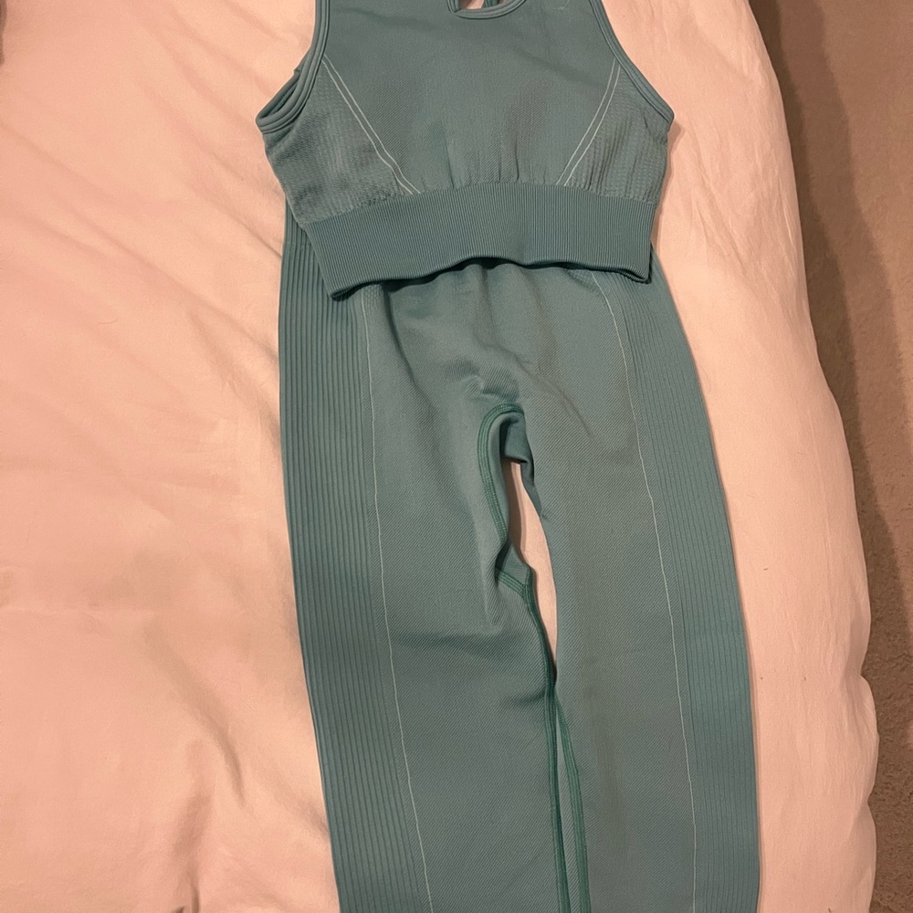 Gymshark Ribbed Activewear Set - Picture 2 of 5